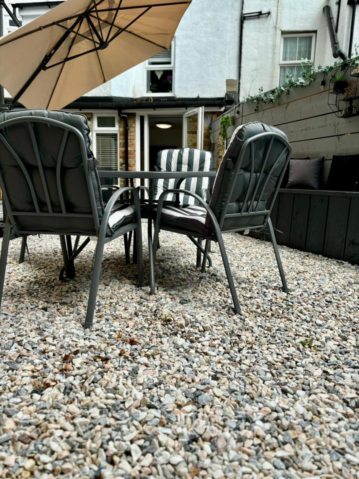 Stylish And Chic Seaside Apartment Southend-on-Sea Exterior photo